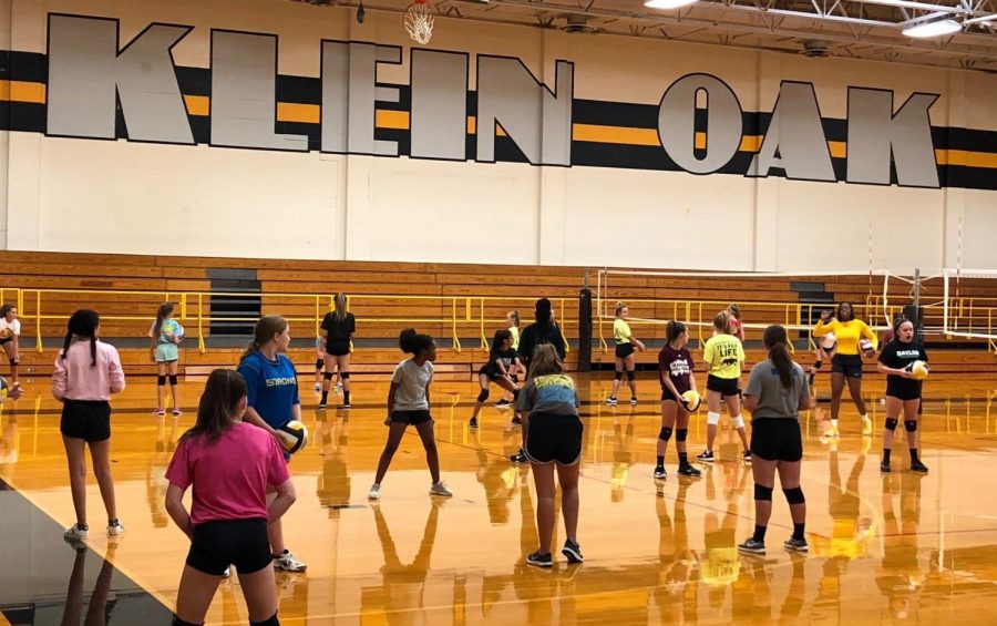 Coleman gives some instructions at Future Panther Volleyball Camp