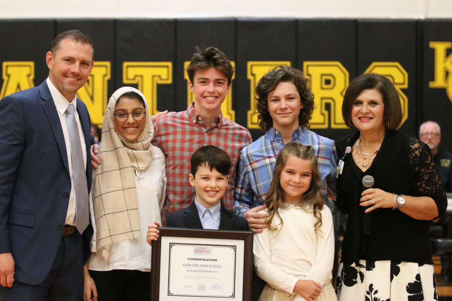 Young sheldon cast presents grant panther press