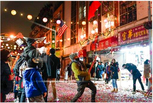 New Yorkers rejoice in the streets, celebrating an upcoming year of progress. For some, the best parts of the festivities aren’t the exciting parties and gatherings. “My favorite part is probably the money or the food. We mainly celebrate to wish for a good upcoming year,” sophomore Jacklyn Vo said. 