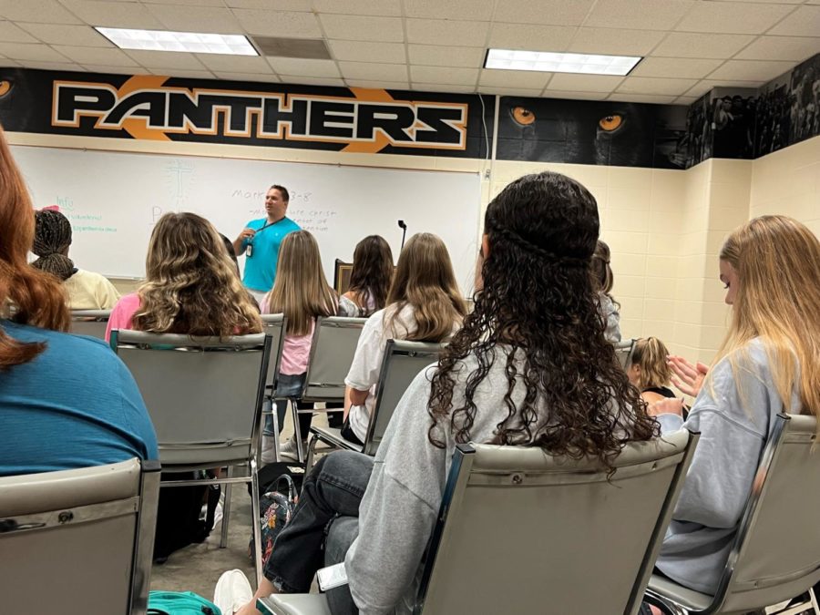 Math+teacher+and+cheer+coach+Jeffery+Dean+leads+the+Panthers+For+Christ+club+in+a+time+to+learn+about+God+and+connect+with+peers.+The+group+meets+every+Wednesday+morning+in+the+athletic+conference+room+and+encourages+interested+students+to+stop+by.+%E2%80%9COur+goal+is+to+grow+fellowship+here+at+Klein+Oak+so+students+are+able+to+stay+true+to+their+faith+in+an+environment+outside+of+the+church%2C%E2%80%9D+senior+member+Devin+Summers+said.