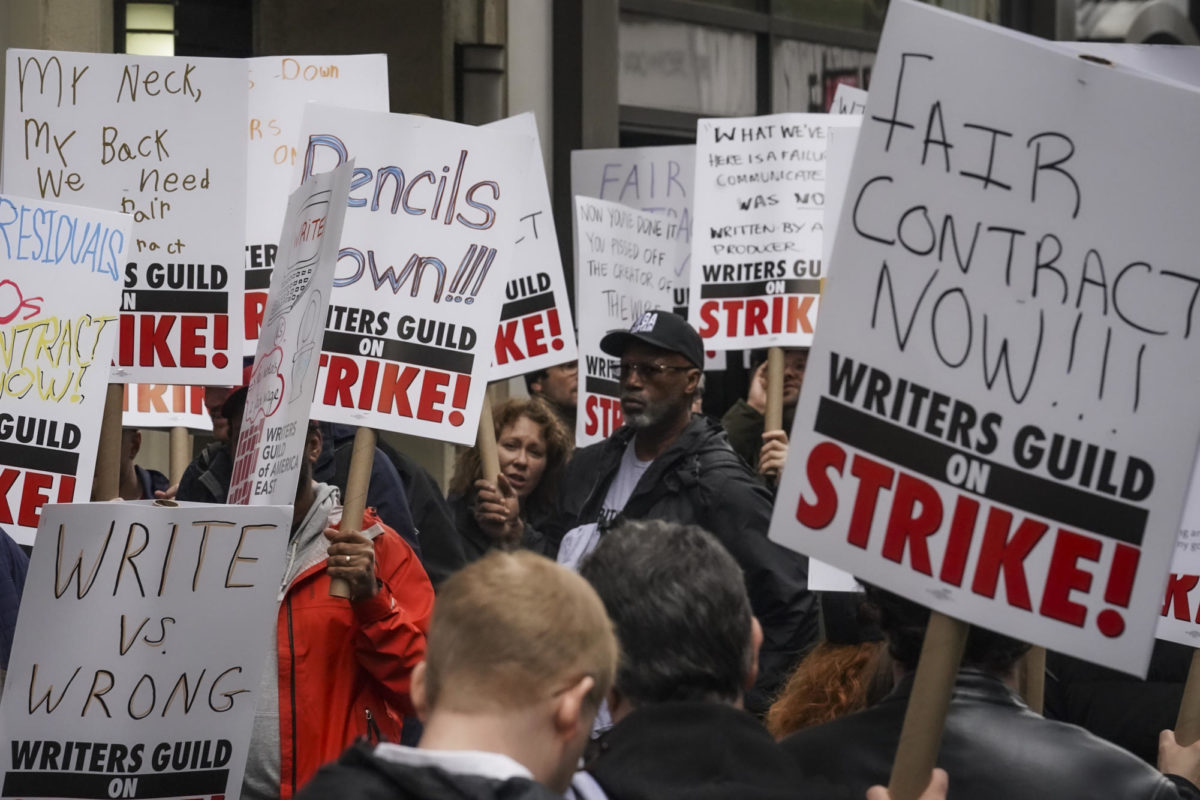 Supporters of the actors and writers on strike gather all over the U.S protesting for the changes demanded by The Screen Actors Guild and Federationd of Television and Radio Artists. 